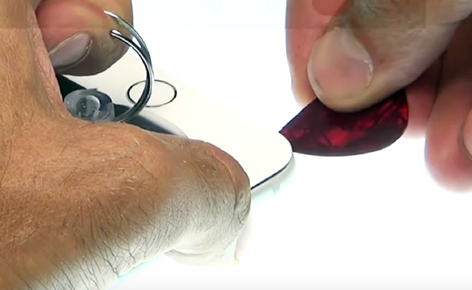 Changement d'écran complet pré-monté (châssis+vitre+LCD) sur iPhone 7 Plus photo 2